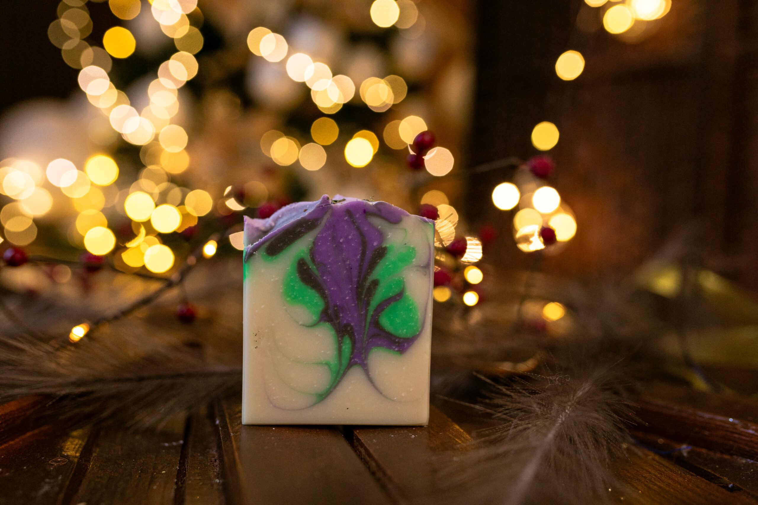 „Натурален сапун Розмарин и арганово масло 100 г – ръчно изработен сапун с билков аромат и подхранващи растителни масла“