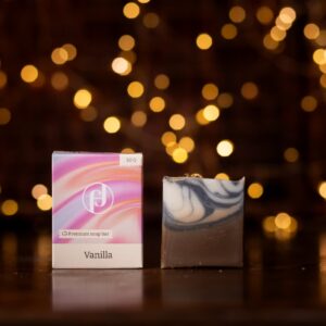 Детайлен изглед на ръчно изработен сапун Ванилия и Портокал – естествена текстура, натурални масла и ухание на свеж цитрус и топла ванилия