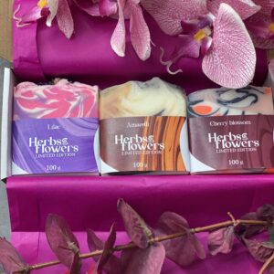 Лимитирана кутия Амарето и карамел, черешов цвят и люляк